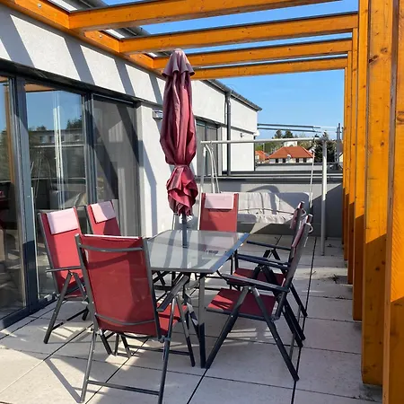 شقة Panorama Penthouse - Gyoenyoeru Latkep A Bakonyra *