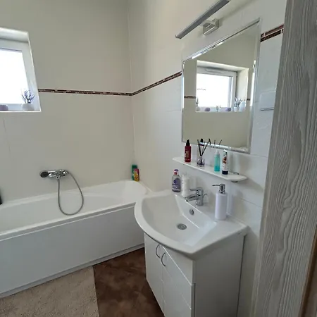 شقة Panorama Penthouse - Gyoenyoeru Latkep A Bakonyra *